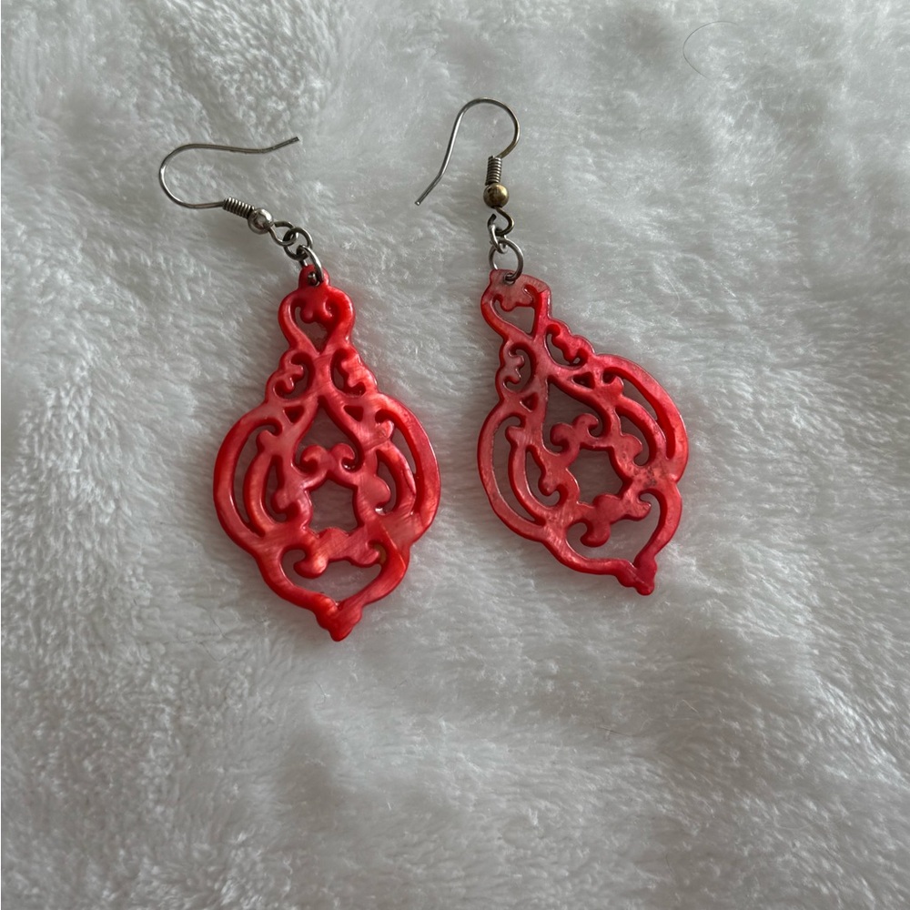 Chic Red Filigree Earrings